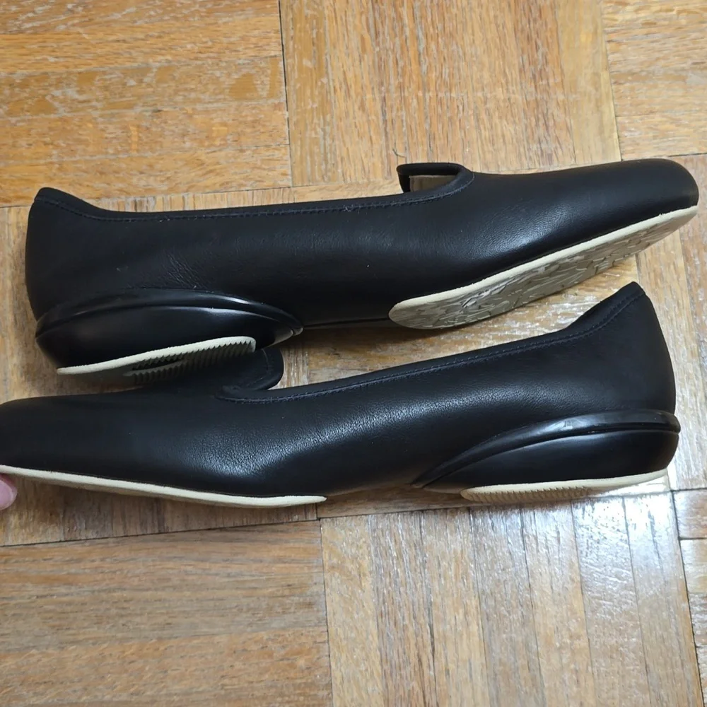 KURU Black Women's Flats & Loafers - Picture 12 of 12